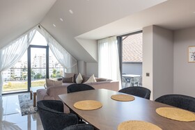 Bi Suites
