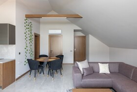 Bi Suites
