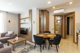 Bi Suites