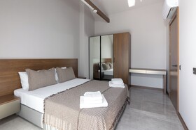 Bi Suites