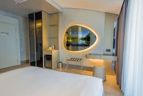 Four Hills Hotel
