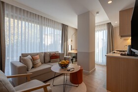 Oli Hotel And Suites