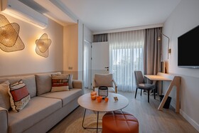 Oli Hotel And Suites