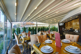 S White Hotel