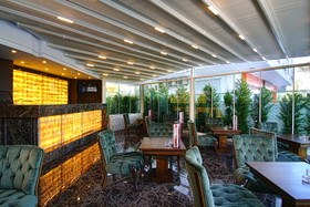 S White Hotel