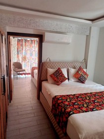 White Country Hotel