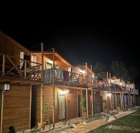 FNM Luxury Bungalow's & Restaurant