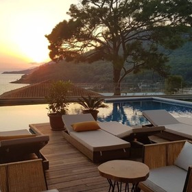 Melanippe Relaxing Hotel