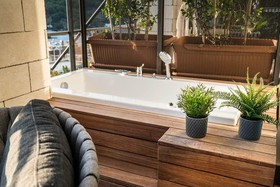 Melanippe Relaxing Hotel