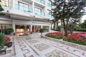 Falcon Hotel