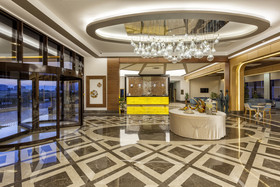 Glamour Resort & Spa