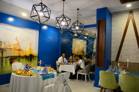 Glamour Resort & Spa