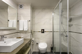 Glamour Resort & Spa