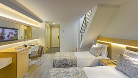 Glamour Resort & Spa