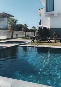 Side Mira Palace