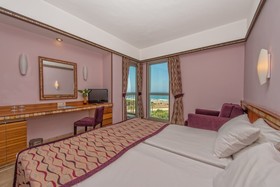 Royal Atlantis Beach
