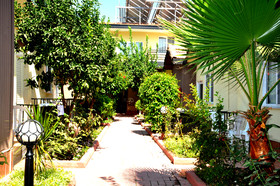Sayanora Hotel