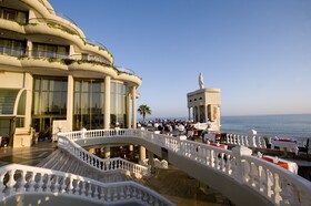 Sunrise Queen Luxury Hotel