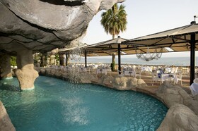 Sunrise Queen Luxury Hotel