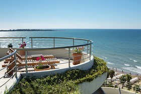 Sunrise Queen Luxury Hotel