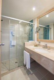 Sunrise Queen Luxury Hotel