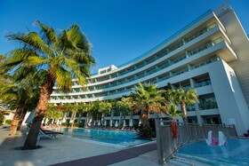 Sunrise Queen Luxury Hotel