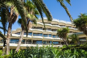 Sunrise Queen Luxury Hotel