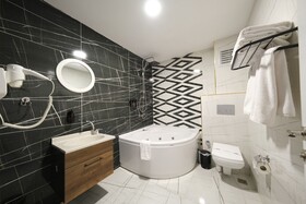 Eniza Hotel