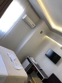 Grand Black Hotel
