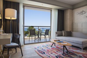 Acanthus Cennet Barut Collection