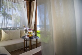 Acanthus Cennet Barut Collection