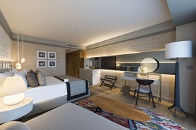 Acanthus Cennet Barut Collection