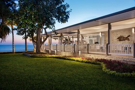 Acanthus Cennet Barut Collection