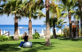 Acanthus Cennet Barut Collection