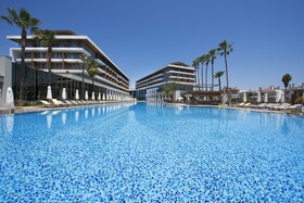 Acanthus Cennet Barut Collection