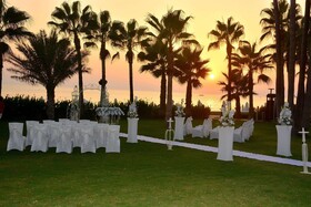 Acanthus Cennet Barut Collection