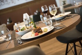 Acanthus Cennet Barut Collection