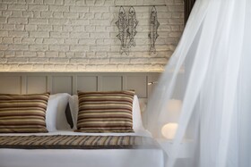 Acanthus Cennet Barut Collection