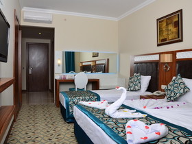 Club Side Coast Hotel