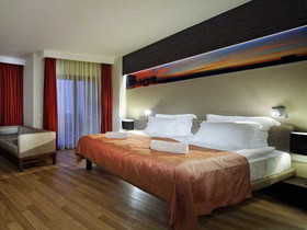 Commodore Elite Suites & Spa