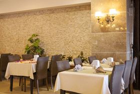 Side Aluna Hotel