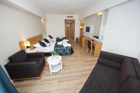 Side Aluna Hotel