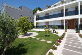 Elia Apartments