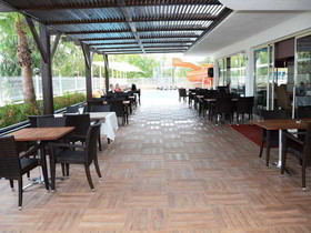 Adella Side Hotel