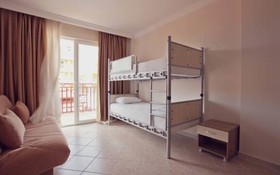Catty Cats Garden Hotel