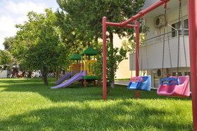 Catty Cats Garden Hotel