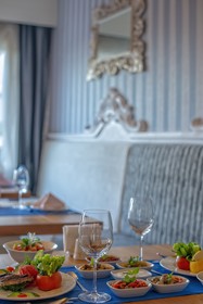 LRS Lake & River Side Hotel & Spa