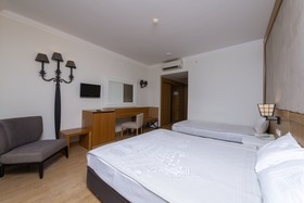 LRS Lake & River Side Hotel & Spa
