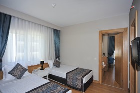 LRS Lake & River Side Hotel & Spa