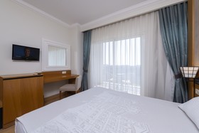 LRS Lake & River Side Hotel & Spa